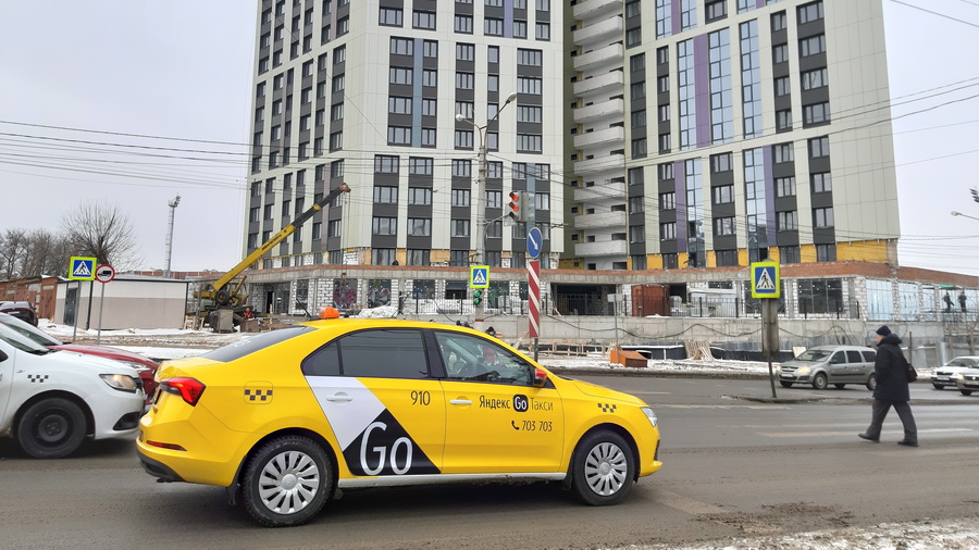 В Яндексе рассказали, в какие часы невыгодно ездить на такси в новогодние праздники