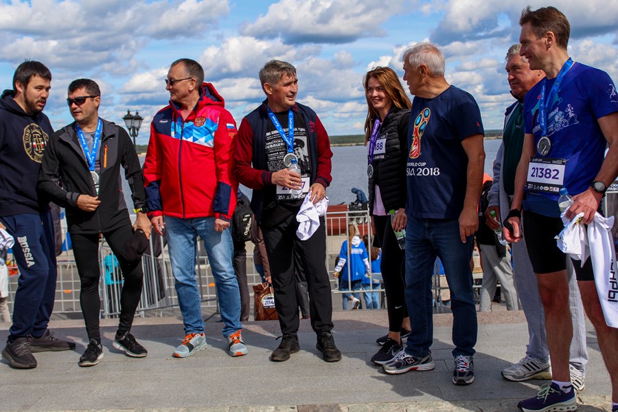 Полумарафон чебоксары 2024. Чебоксарский полумарафон. Полумарафон. Полумарафон чебоксары 2024. Полумарафон чебоксары 2024.